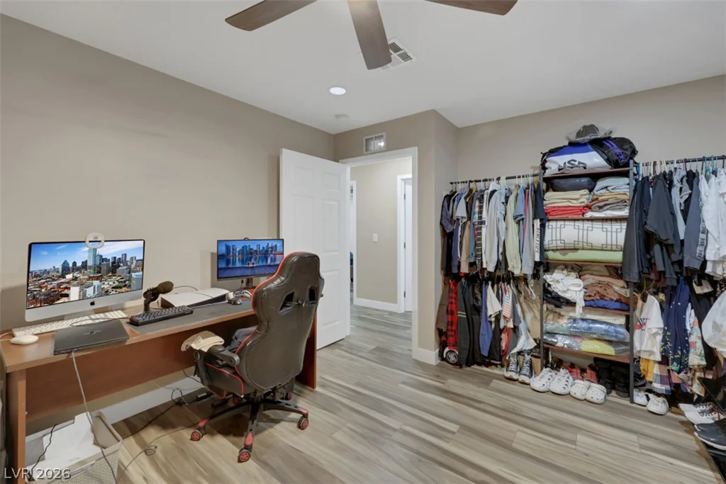 2715 Hacienda, Las Vegas, NV 89120