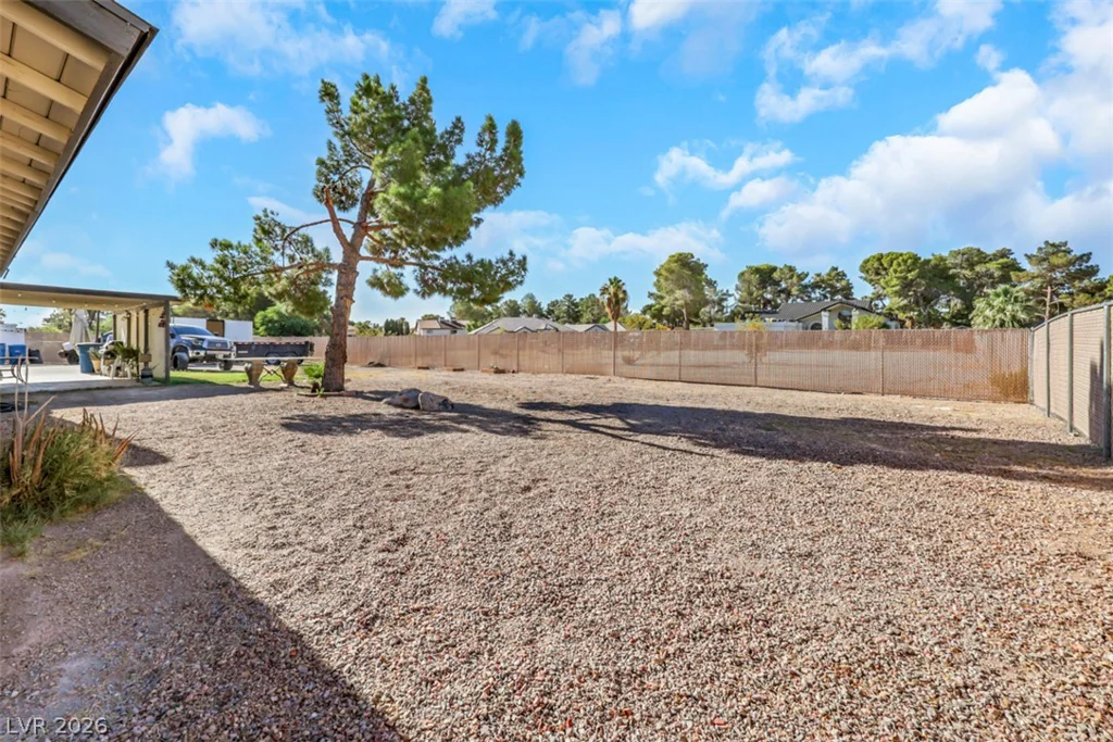 2715 Hacienda, Las Vegas, NV 89120