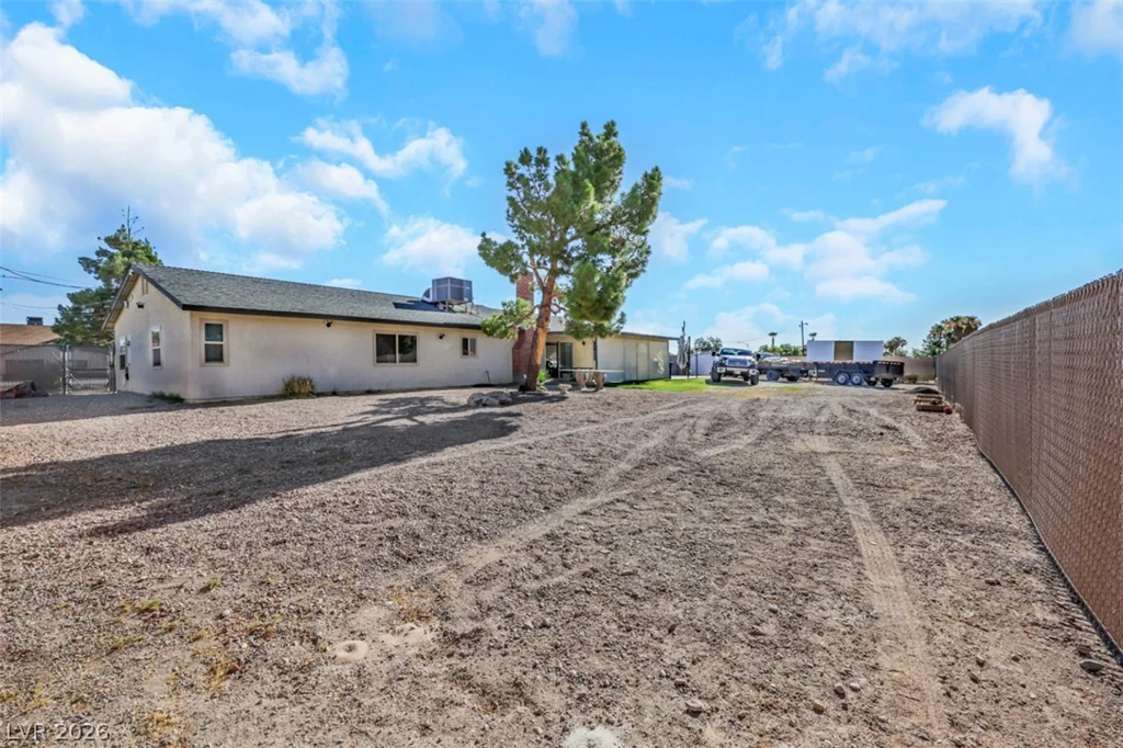 2715 Hacienda, Las Vegas, NV 89120