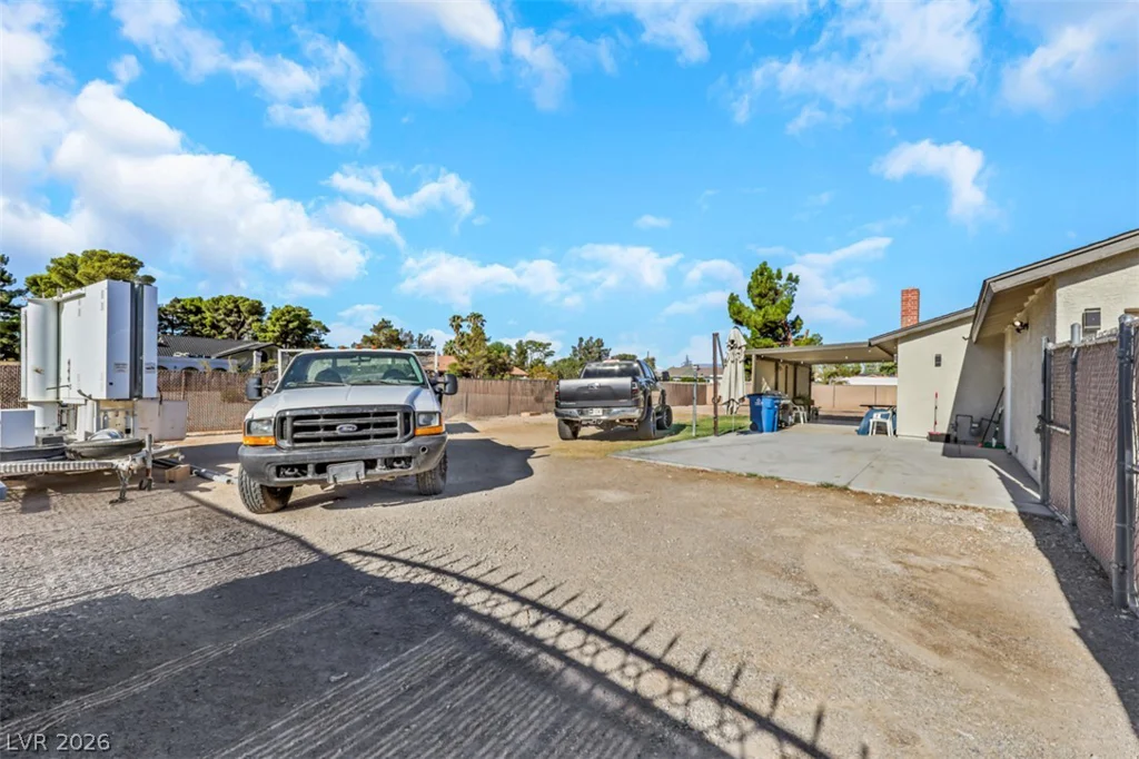 2715 Hacienda, Las Vegas, NV 89120