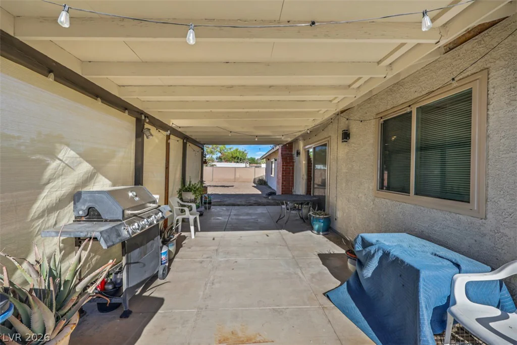 2715 Hacienda, Las Vegas, NV 89120