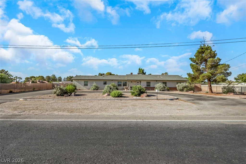 2715 Hacienda, Las Vegas, NV 89120