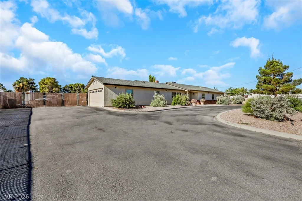 2715 Hacienda, Las Vegas, NV 89120