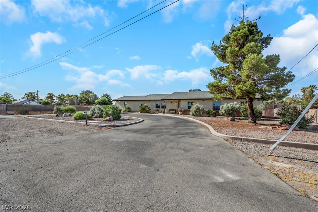 2715 Hacienda, Las Vegas, NV 89120