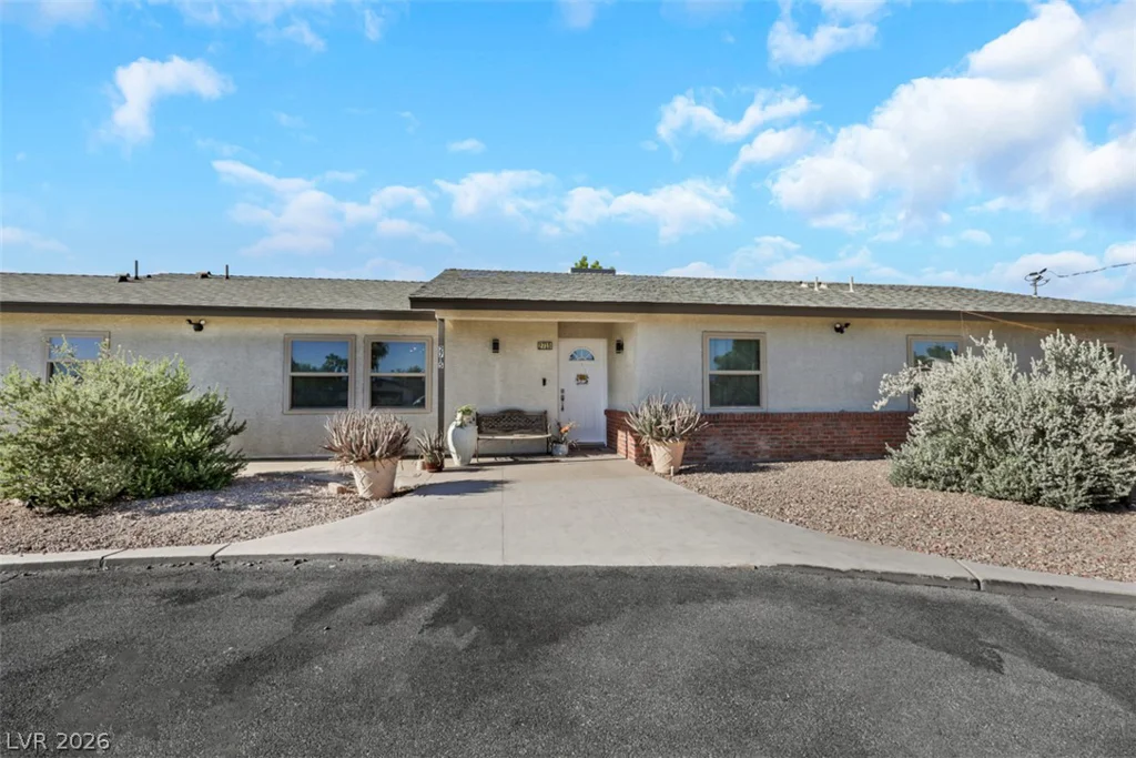 2715 Hacienda, Las Vegas, NV 89120