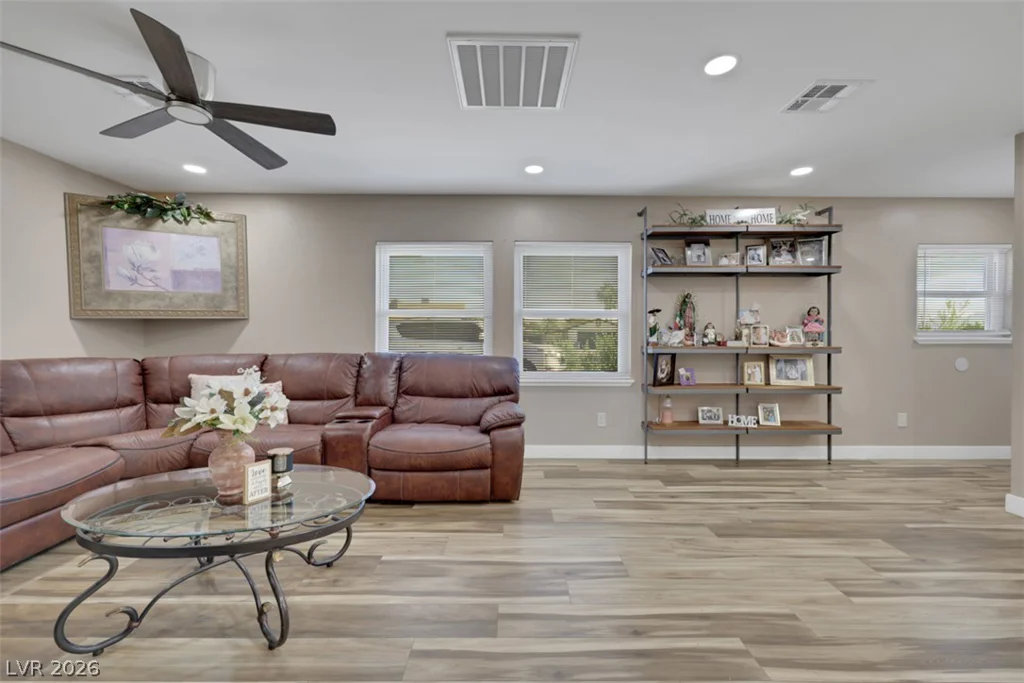 2715 Hacienda, Las Vegas, NV 89120