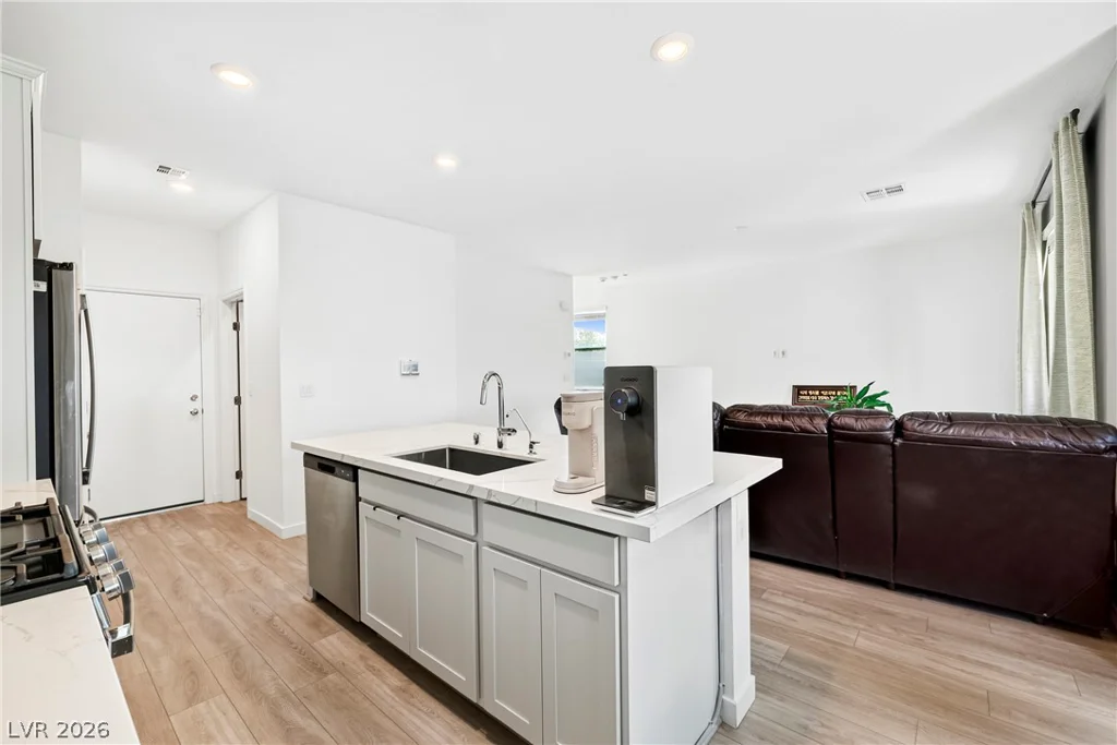 9996 Iron Creek, Las Vegas, NV 89178