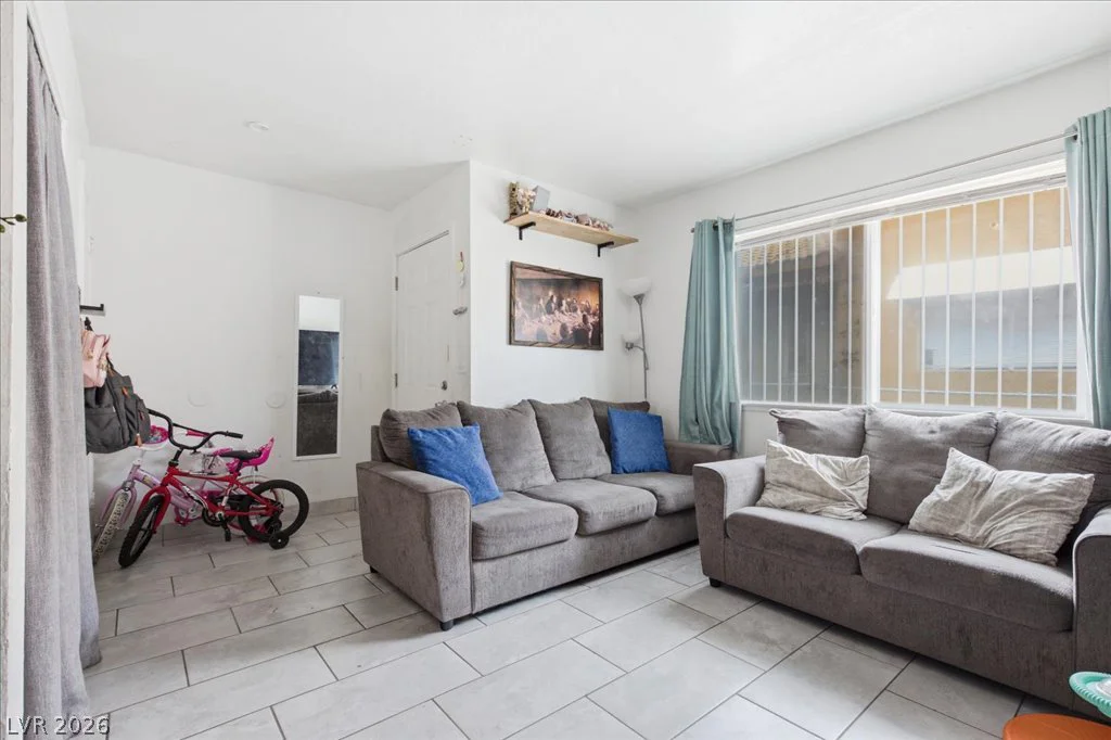 6148 Camino De Rosa, Las Vegas, NV 89108