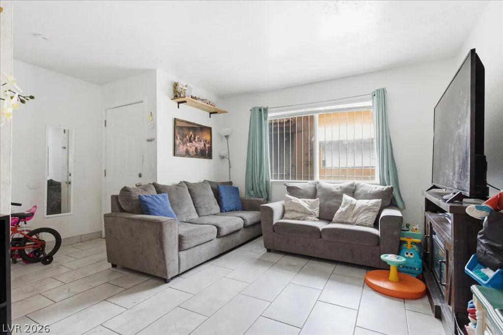 6148 Camino De Rosa, Las Vegas, NV 89108