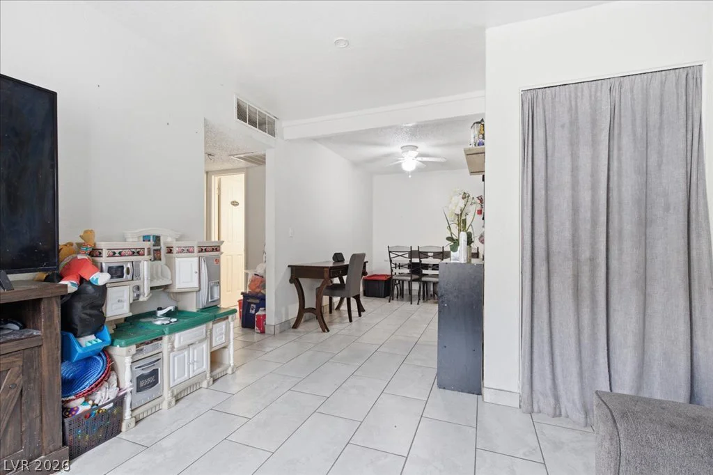 6148 Camino De Rosa, Las Vegas, NV 89108