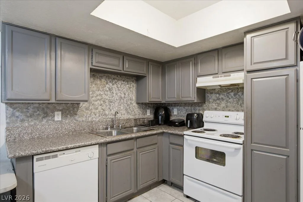 6148 Camino De Rosa, Las Vegas, NV 89108