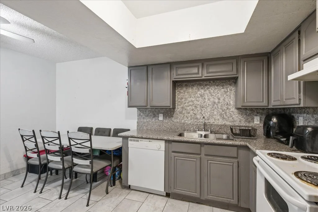 6148 Camino De Rosa, Las Vegas, NV 89108