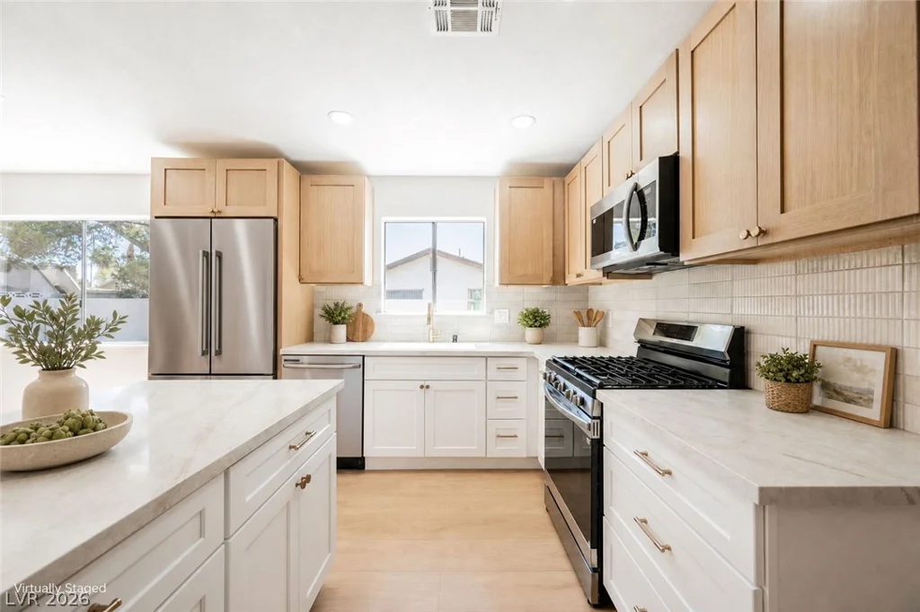 35 Hickory, Las Vegas, NV 89110