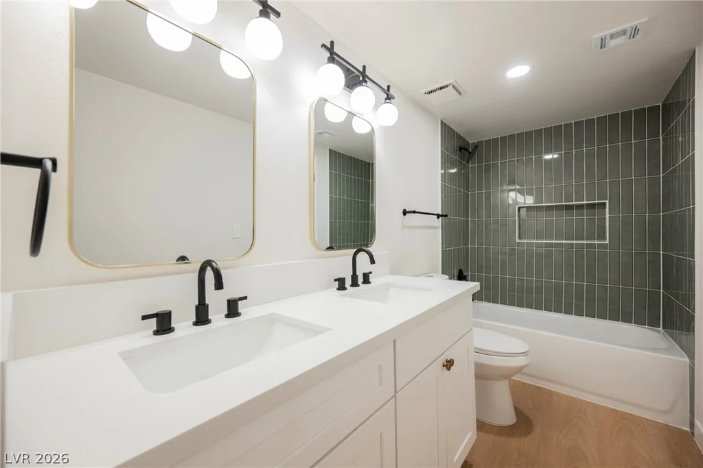 35 Hickory, Las Vegas, NV 89110