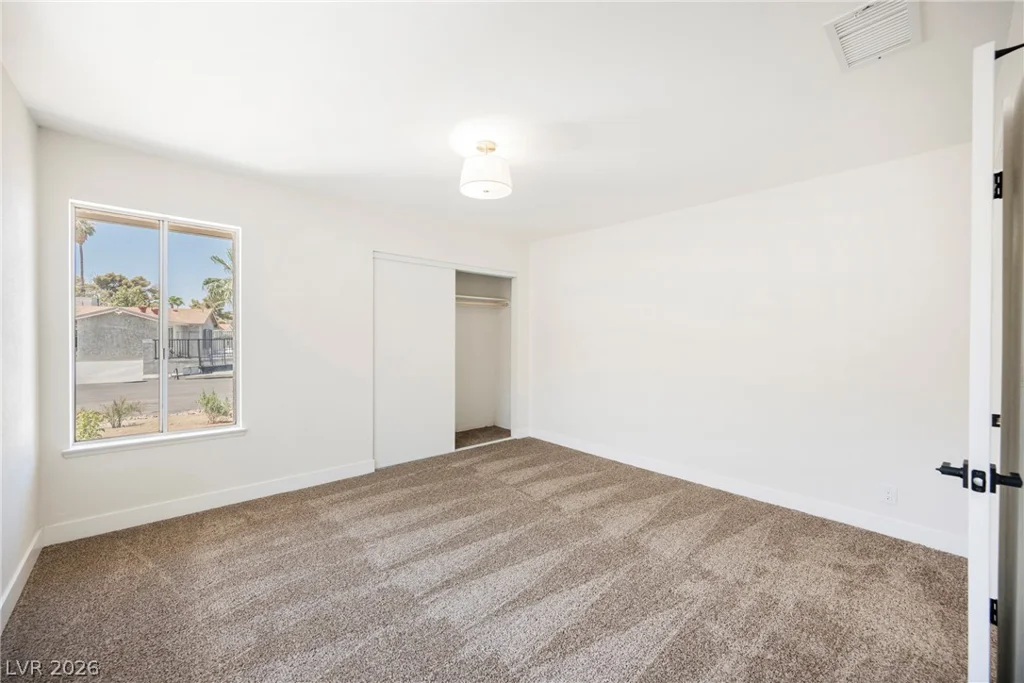 35 Hickory, Las Vegas, NV 89110