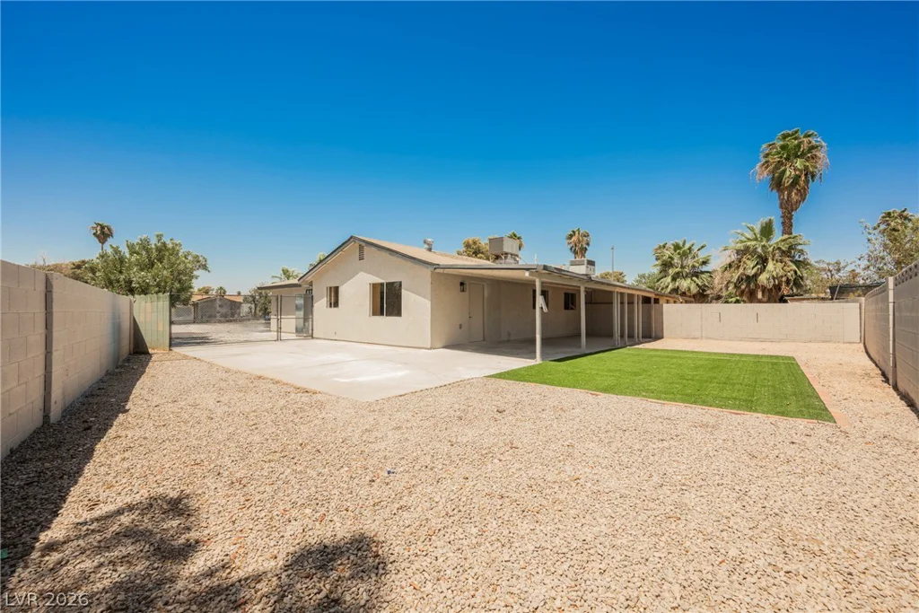 35 Hickory, Las Vegas, NV 89110
