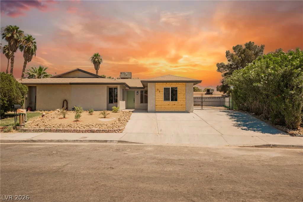 35 Hickory, Las Vegas, NV 89110