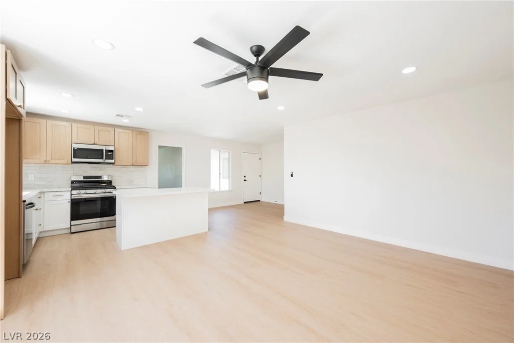 35 Hickory, Las Vegas, NV 89110
