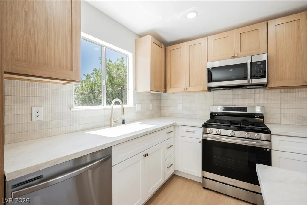 35 Hickory, Las Vegas, NV 89110