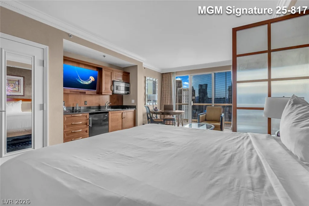 125 Harmon, Las Vegas, NV 89109