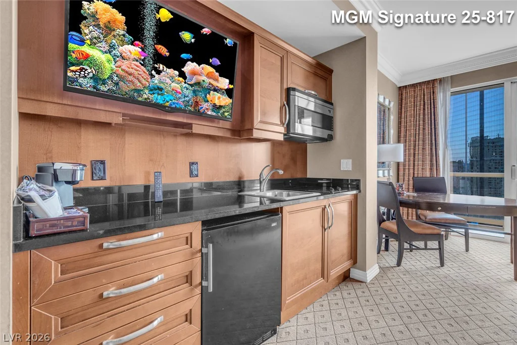 125 Harmon, Las Vegas, NV 89109