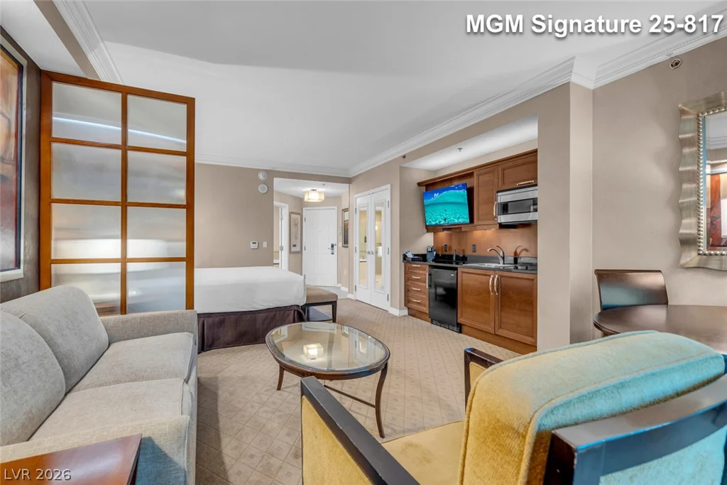 125 Harmon, Las Vegas, NV 89109