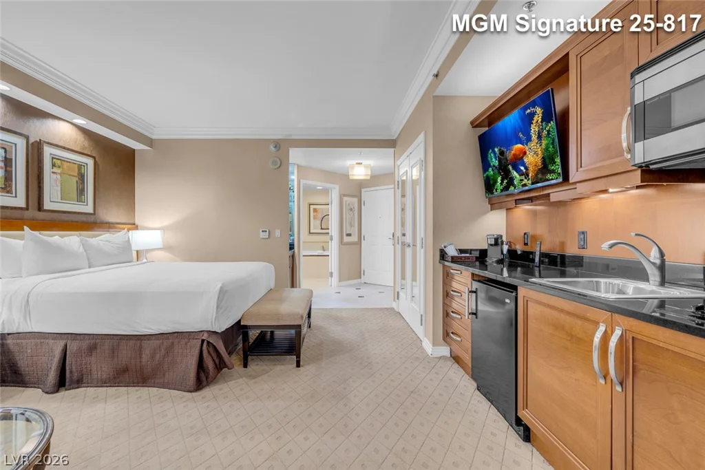 125 Harmon, Las Vegas, NV 89109