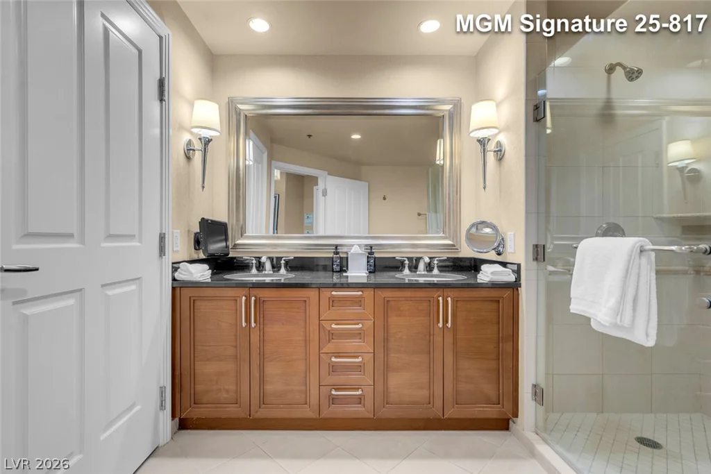 125 Harmon, Las Vegas, NV 89109