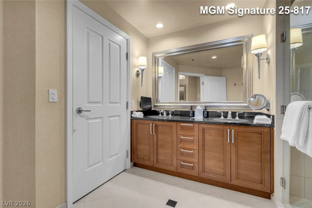 125 Harmon, Las Vegas, NV 89109