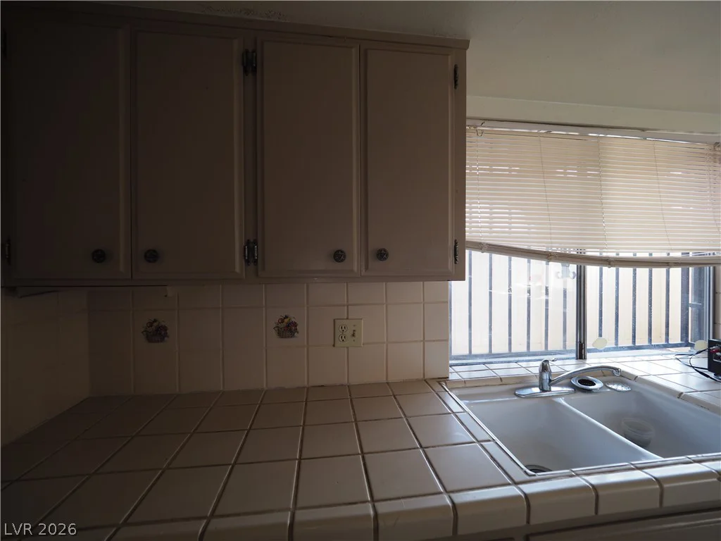 1370 Vegas Valley, Las Vegas, NV 89169