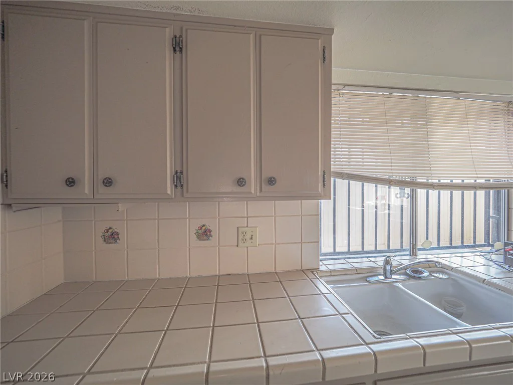 1370 Vegas Valley, Las Vegas, NV 89169