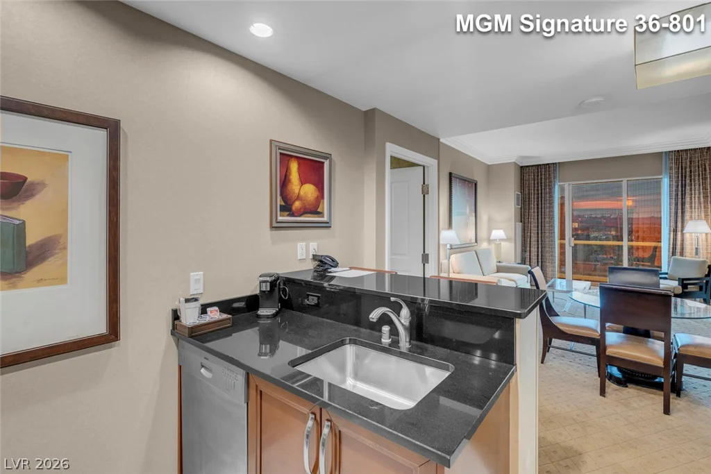 125 Harmon, Las Vegas, NV 89109