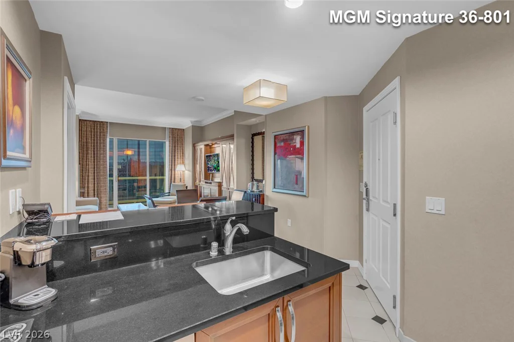 125 Harmon, Las Vegas, NV 89109
