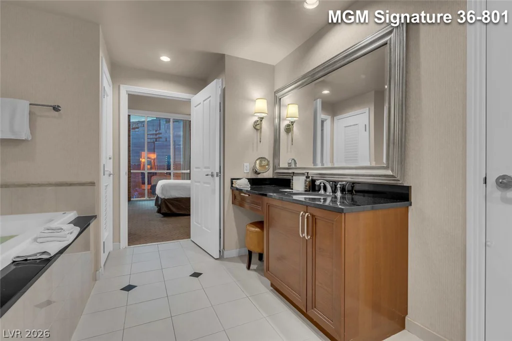 125 Harmon, Las Vegas, NV 89109