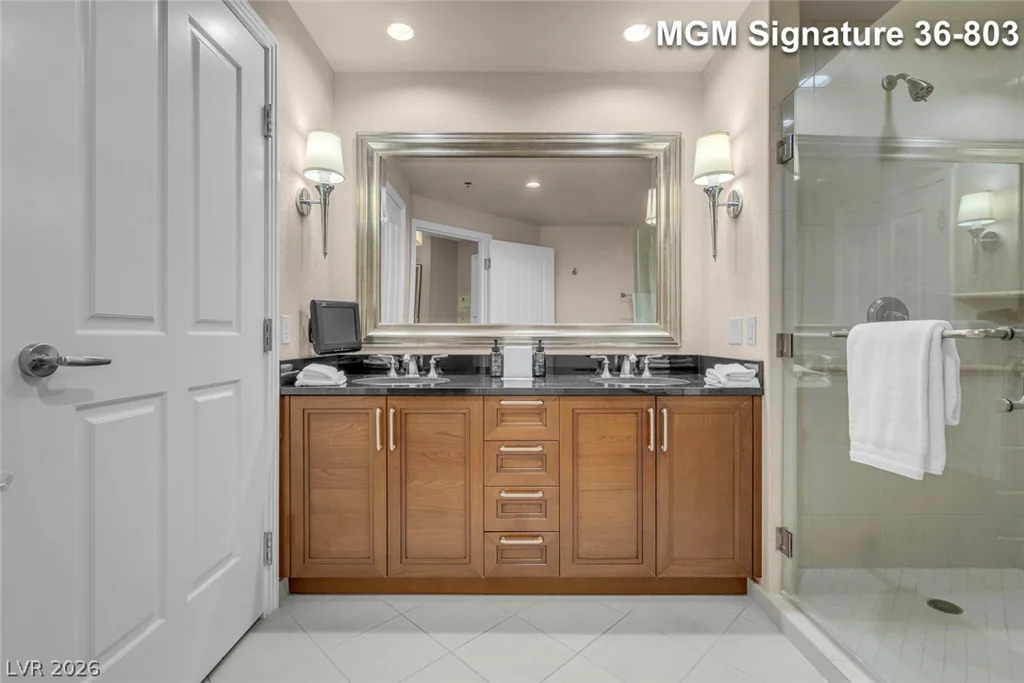125 Harmon, Las Vegas, NV 89109
