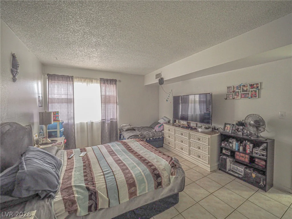 1370 Vegas Valley, Las Vegas, NV 89169