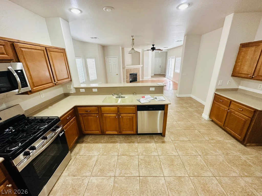 8912 Snowtrack, Las Vegas, NV 89149