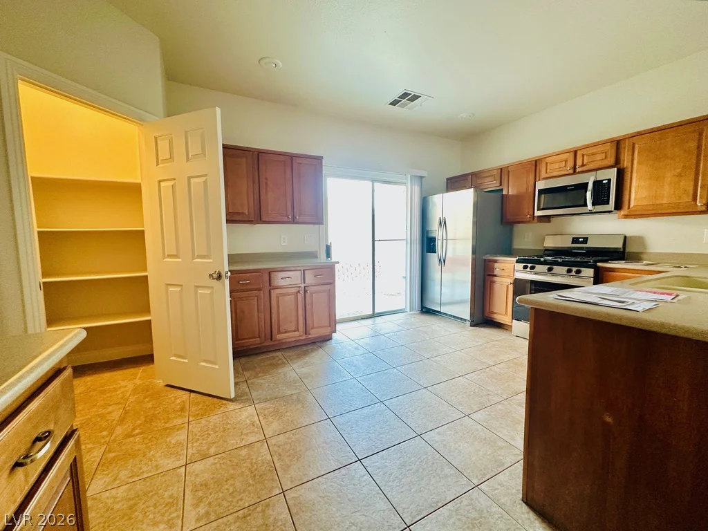 8912 Snowtrack, Las Vegas, NV 89149