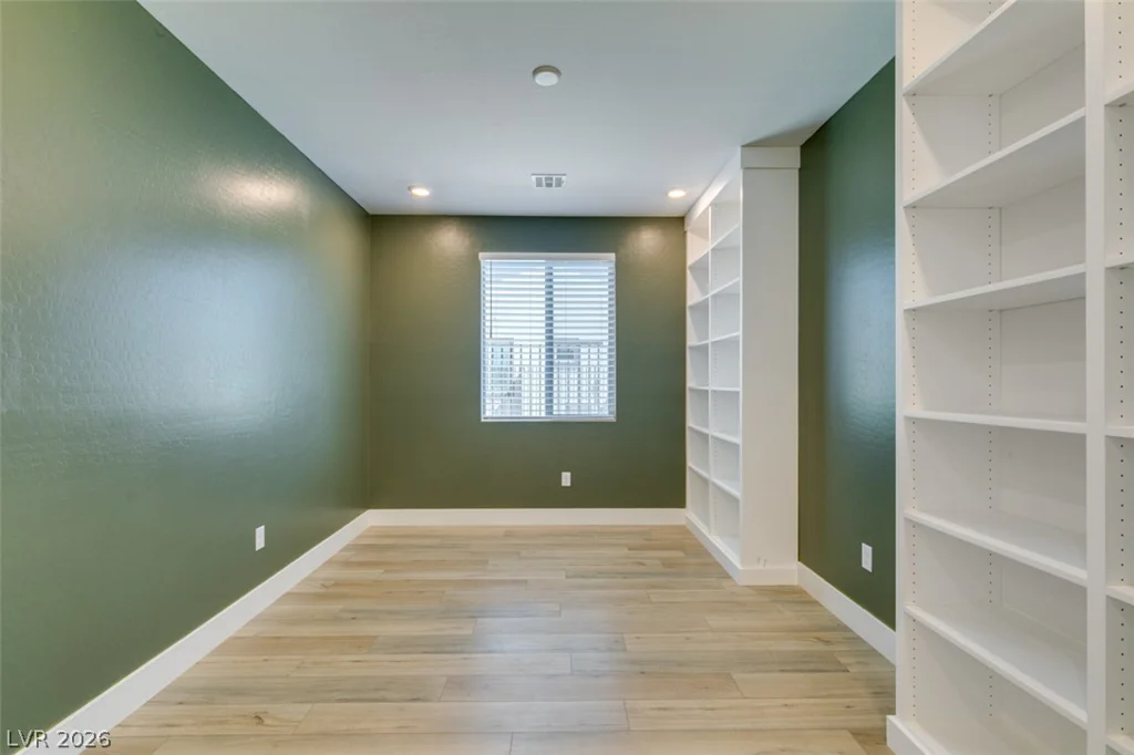 10184 Chrysolite, Las Vegas, NV 89143