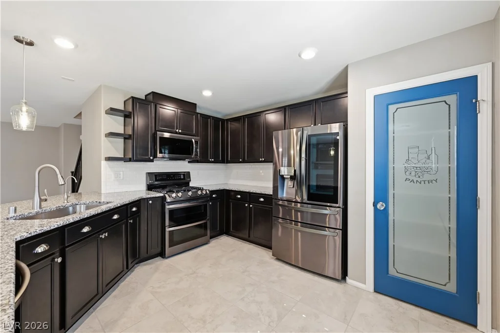 7910 Brookside Falls, Las Vegas, NV 89166