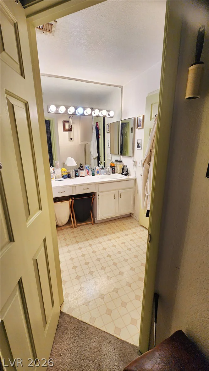 6250 Flamingo, Las Vegas, NV 89103