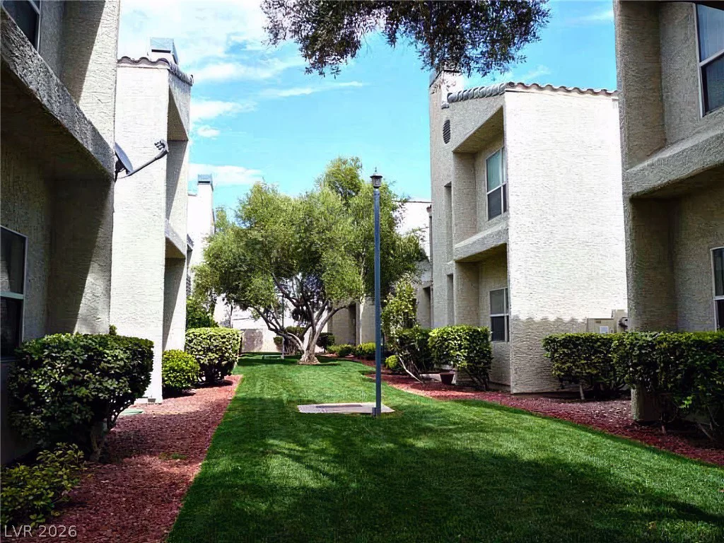 6250 Flamingo, Las Vegas, NV 89103