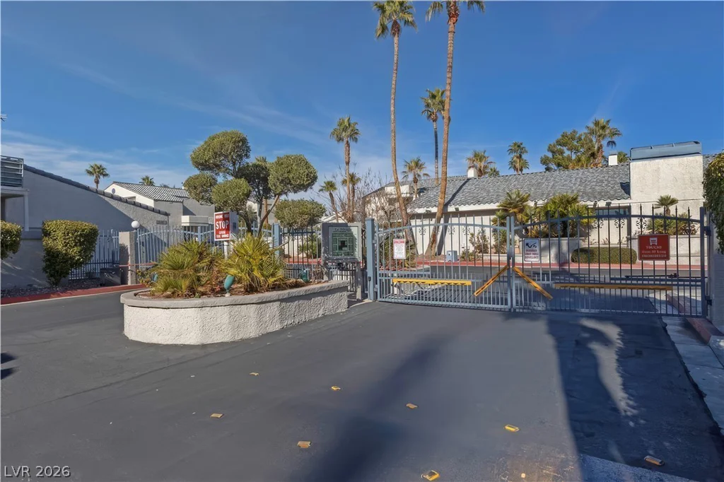 6250 Flamingo, Las Vegas, NV 89103
