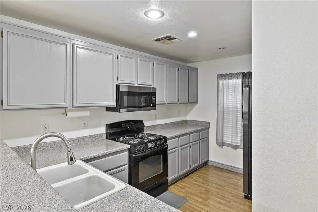10260 Martinsburg, Las Vegas, NV 89183