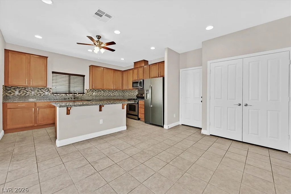 10656 Snow Lake, Las Vegas, NV 89179