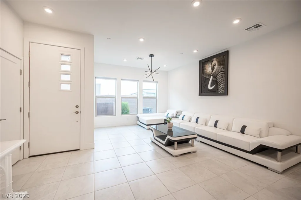 9828 Kings Glen, Las Vegas, NV 89141