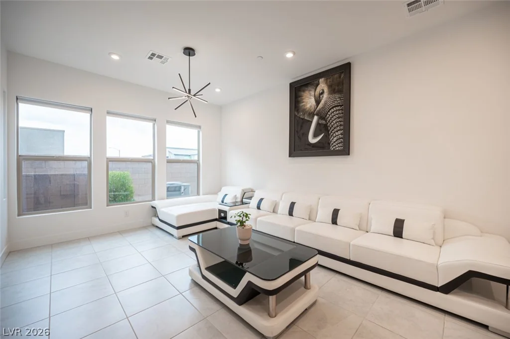 9828 Kings Glen, Las Vegas, NV 89141