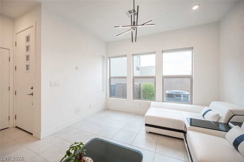 9828 Kings Glen, Las Vegas, NV 89141