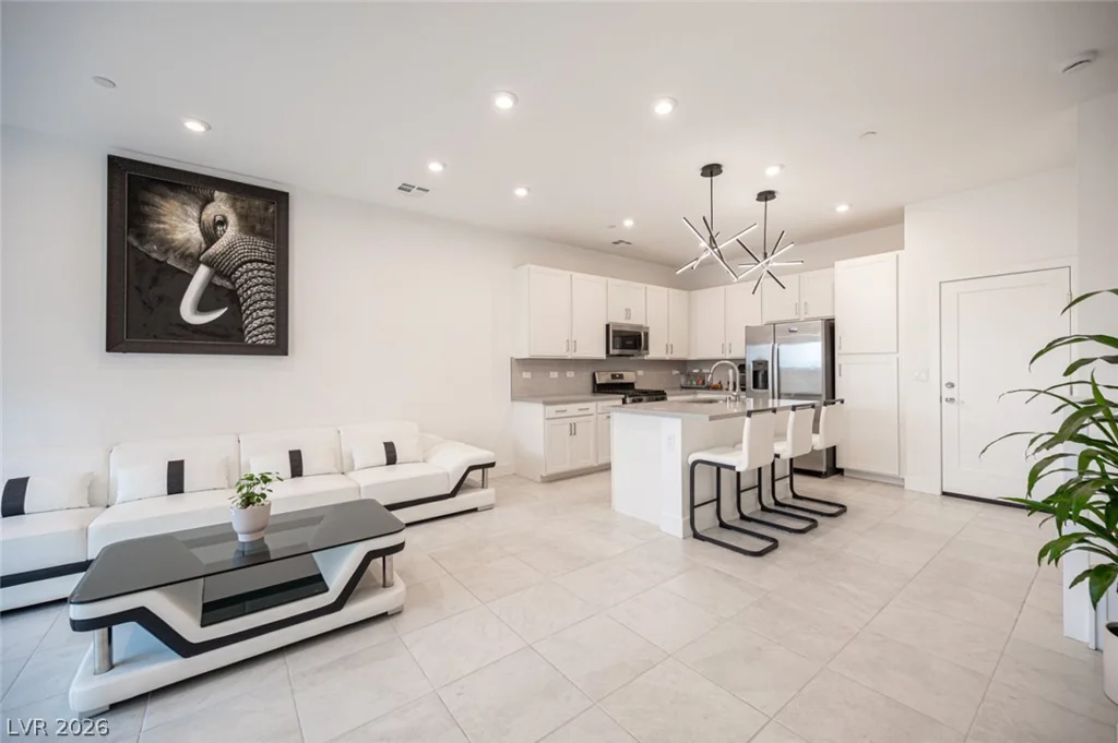 9828 Kings Glen, Las Vegas, NV 89141