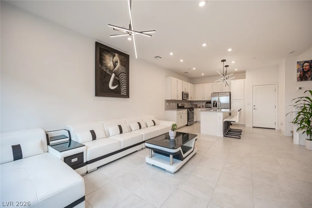 9828 Kings Glen, Las Vegas, NV 89141
